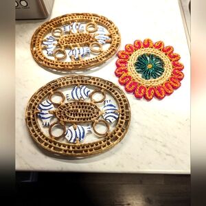 3 straw trivets.  Ceramic fish inserts. EUC. 2 Are matching.  See pictures.